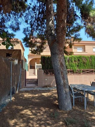 Casa adosada en alquiler en Jubalcoi en Elche