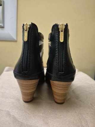 Botines Pikolinos Negros y con tiras bordadas