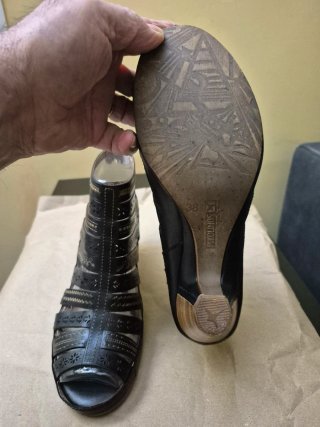 Botines Pikolinos Negros y con tiras bordadas