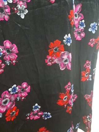 Vestido negro tirantes flores talla 42