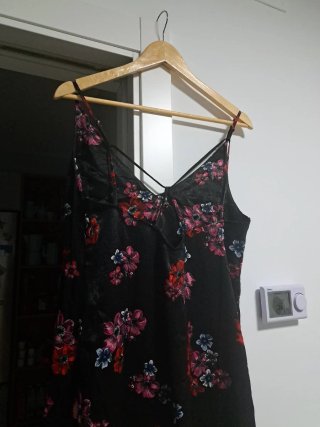 Vestido negro tirantes flores talla 42