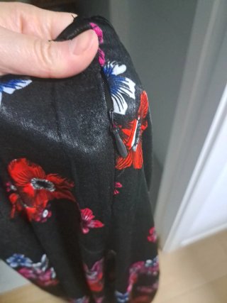 Vestido negro tirantes flores talla 42