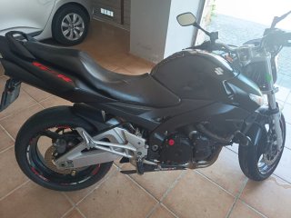 Suzuki GSR 600 Negra k9