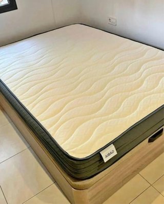 Divano letto a ribalta in legno e tessuto beige