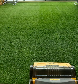 LIMPIEZA Y DESINFECCIÓN DE CÉSPED ARTIFICIAL