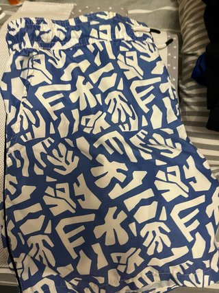 Costume da bagno con stampa blu e bianca
