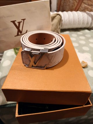 Cinturón Louis Vuitton Beige y Plateado