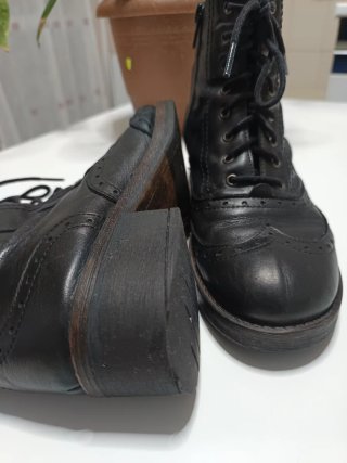 Botines negros con cordones