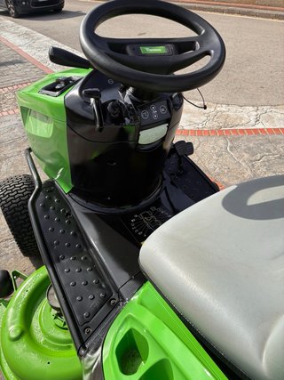Tractor cortacésped Viking verde