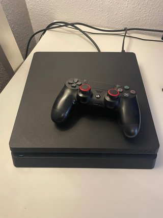 PS4 Slim Negra + Mando + juegos digitales