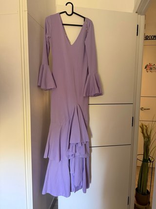 Vestido de feria morado con volantes