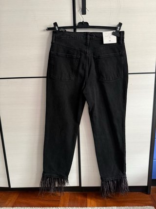 Zara Jeans Negros con Plumas Desmontables