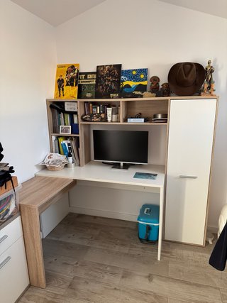 Mueble de escritorio y estantería