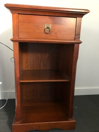 Cómoda de madera caoba  y 2 mesillas de noche