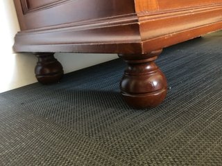 Cómoda de madera caoba  y 2 mesillas de noche