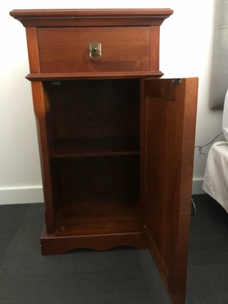 Cómoda de madera caoba  y 2 mesillas de noche
