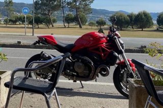 Ducati Monster 821 Stripe Roja