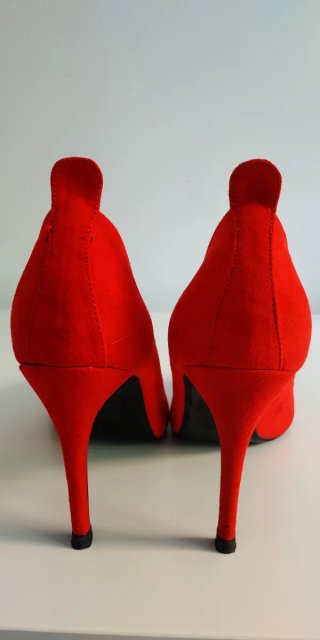 Zapatos de tacón rojos