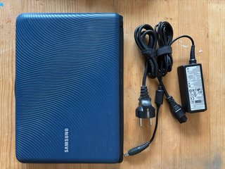 Mini portátil Samsung NB30 Negro