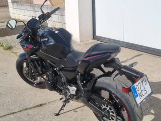 Kawasaki Z650 2025 Negra