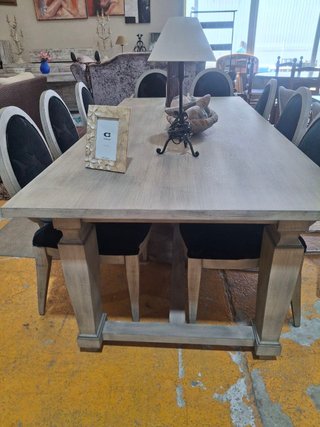 Mesa y 8 Sillas Comedor