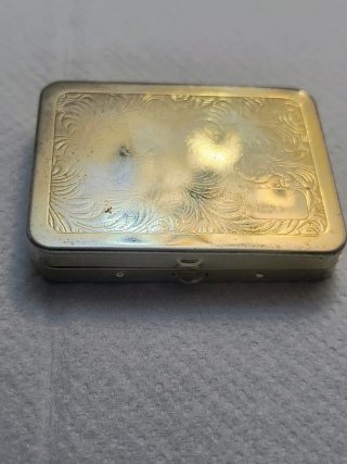 Estuche de afeitado dorado con espejo