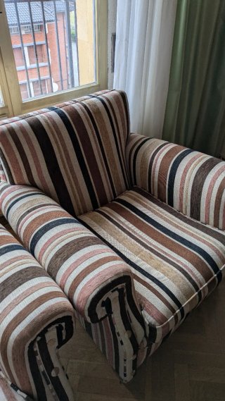 2 sofás de tela a rayas