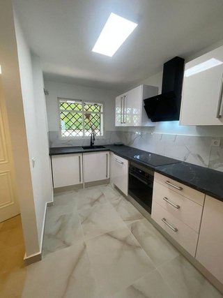 Piso en venta en Los Naranjos - Las Brisas en Marbella