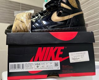 Nike Air Jordan 1 Negro y Dorado Patent