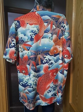 Camisa Caballero Estampado Koi y Olas