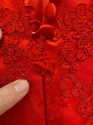 Vestido rojo encaje con cola