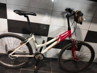 Bicicleta de montaña rosa50 Blanca110'rojaybla70