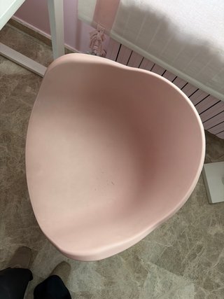 2 Sillas de plástico rosa