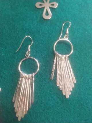 Set di Gioielli: Orecchini, Medaglia e Bracciale