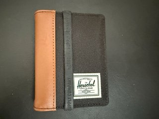 Cartera Herschel Gordon Marrón y Negra