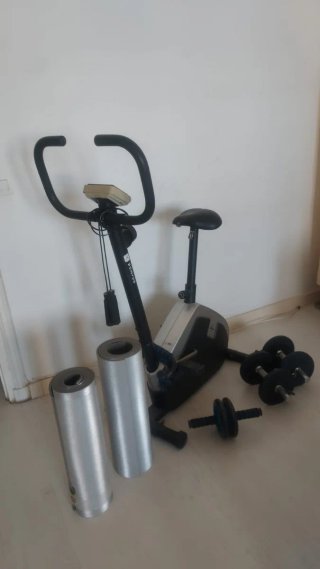 Bicicleta Estática + Mancuernas y Esterillas