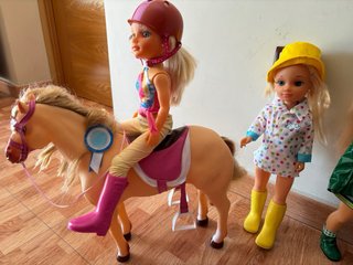 Muñecas Nancy con Accesorios y Ropa