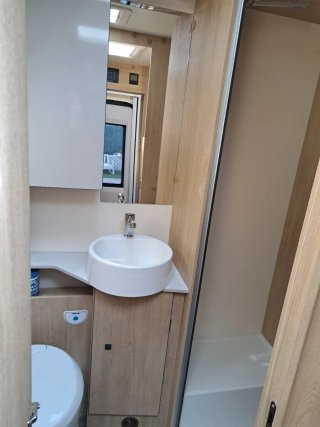Autocaravana perfilada de alquiler CI HORON 74XT