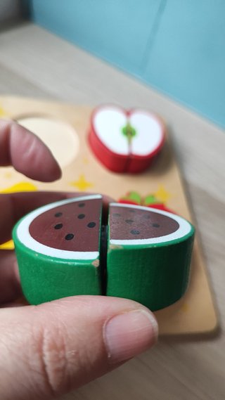 Puzzle in legno di frutta da tagliare