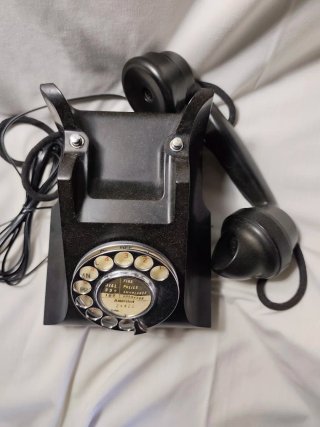 Teléfono antiguo baquelita