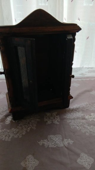 Almacén antiguo de madera y cristal