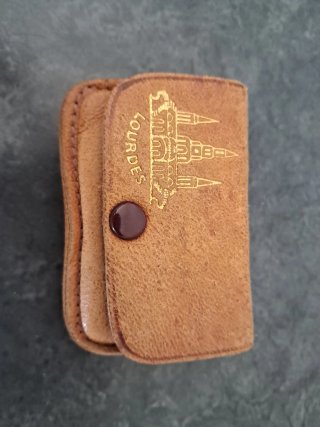 Rosario de Lourdes con estuche