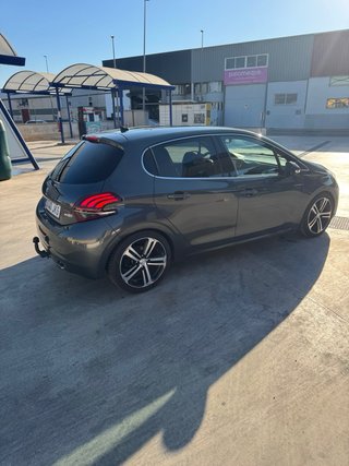 Peugeot 208 2015