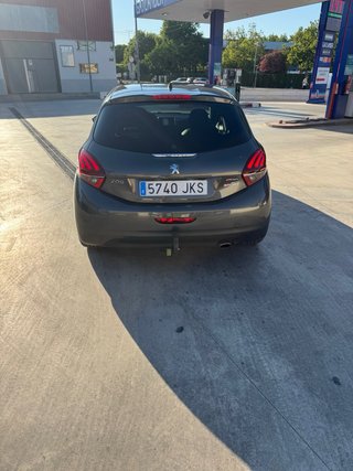 Peugeot 208 2015