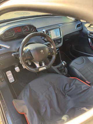 Peugeot 208 2015