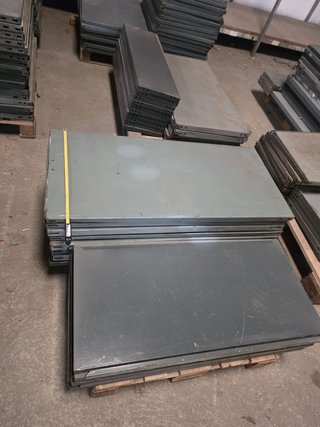 Estanterías y baldas metálicas varias