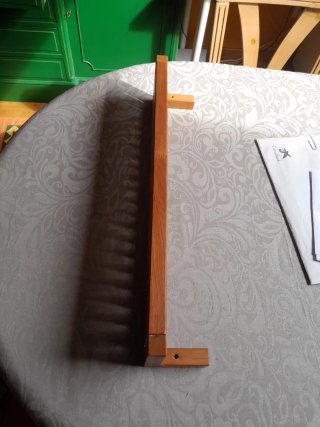 Estantería de madera marrón