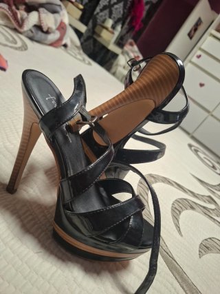 Zapatos de tacón negros con plataforma
