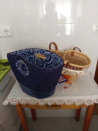 Cestas de playa beige y azul