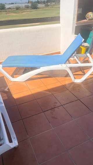 Hamaca de plástico azul y blanco